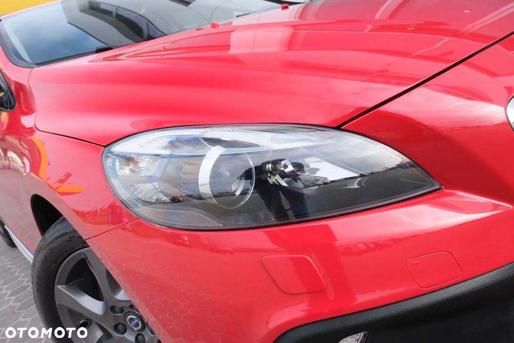 Volvo V40 Cross Country T4 AWD Drive-E Momentum - 4