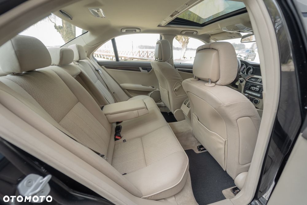 Mercedes-Benz Klasa C 220 d 9G-TRONIC - 25