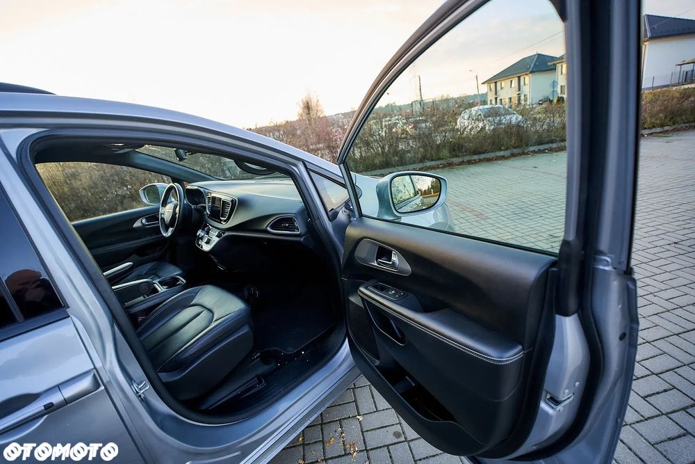 Chrysler Pacifica - 35
