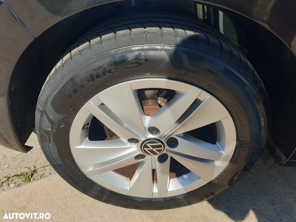 Volkswagen Golf 1.0 eTSI DSG MHEV Life - 17