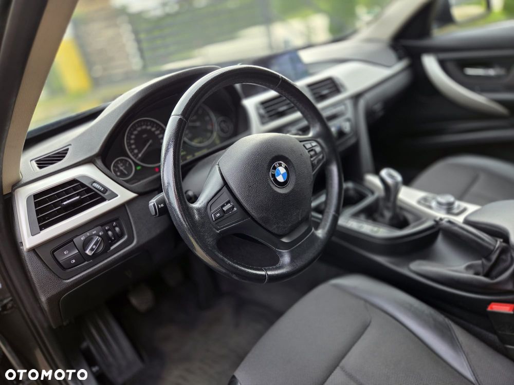 BMW Seria 3 318d - 4