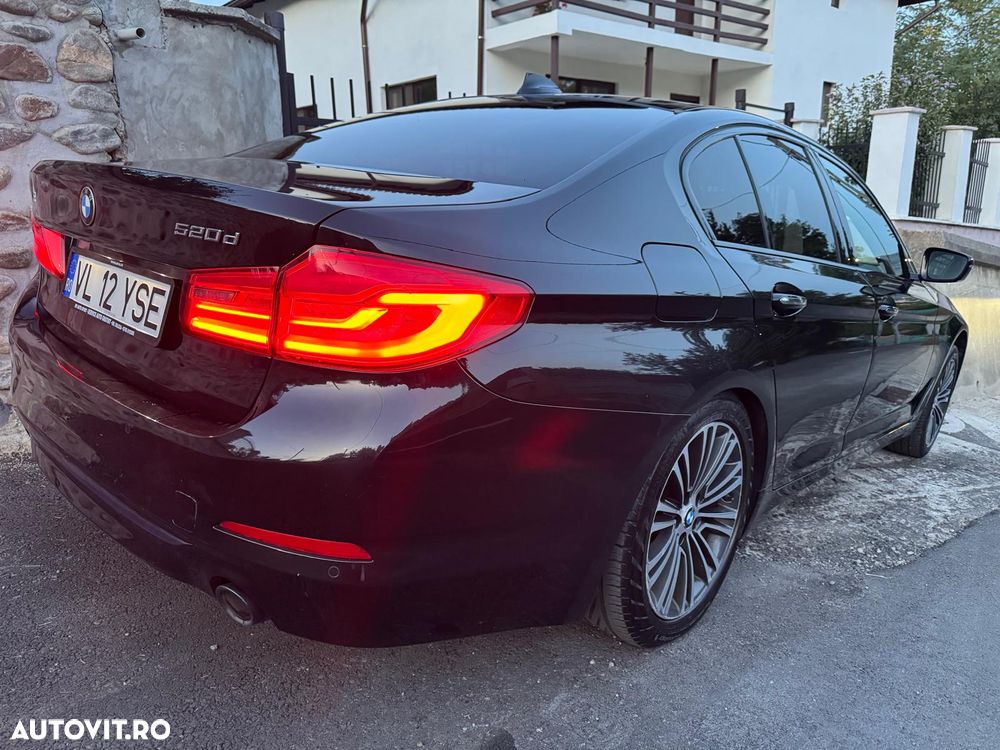 BMW Seria 5 520d Sport Line - 12
