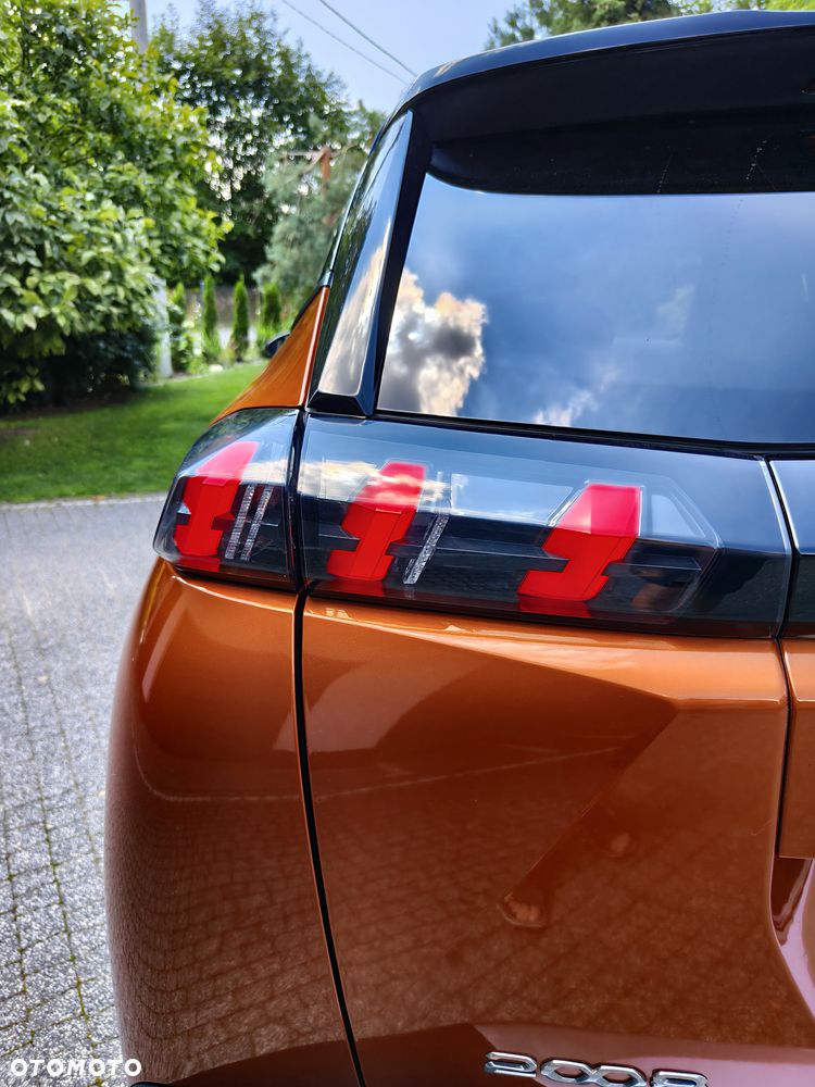 Peugeot 2008 BlueHDi 130 Allure S&S EAT8 - 11