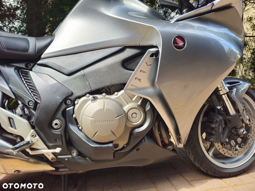 Honda VFR - 2