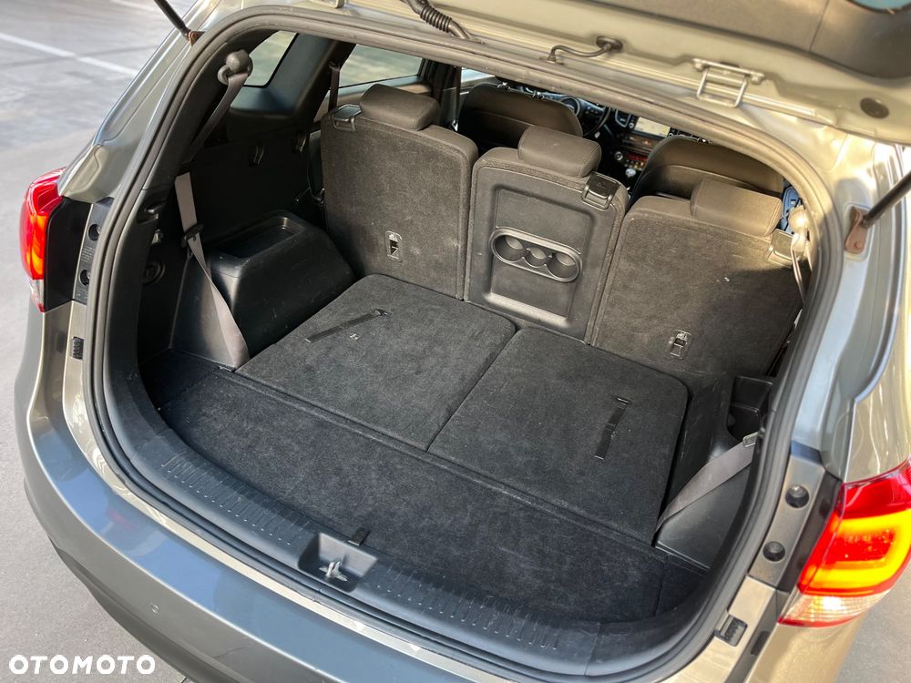 Kia Carens - 31