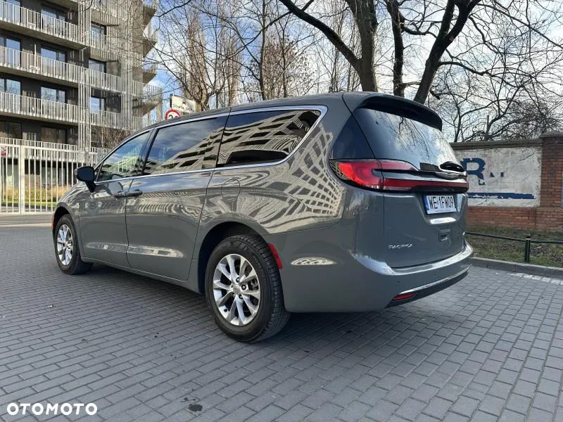 Chrysler Pacifica - 4