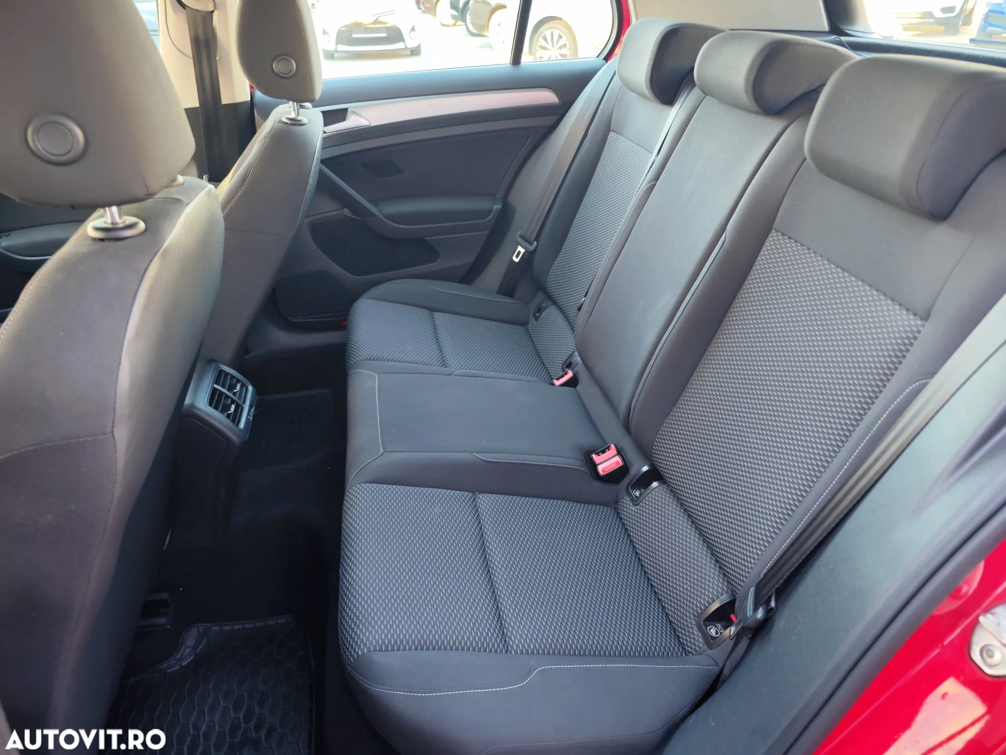 Volkswagen Golf - 12