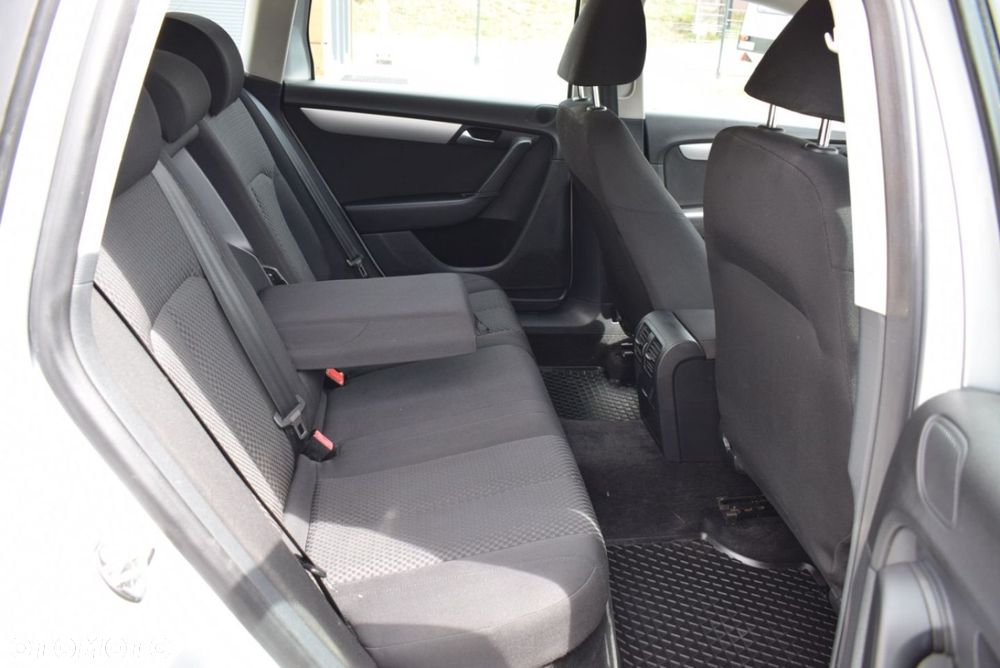 Volkswagen Passat - 22