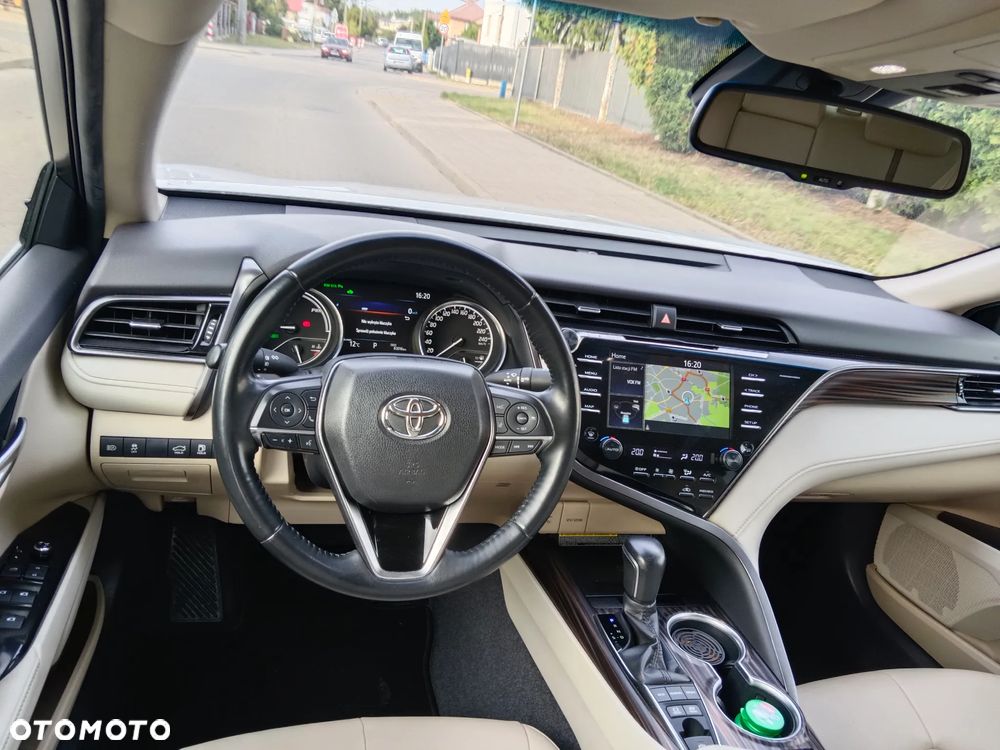 Toyota Camry 2.5 Hybrid Executive CVT - 14