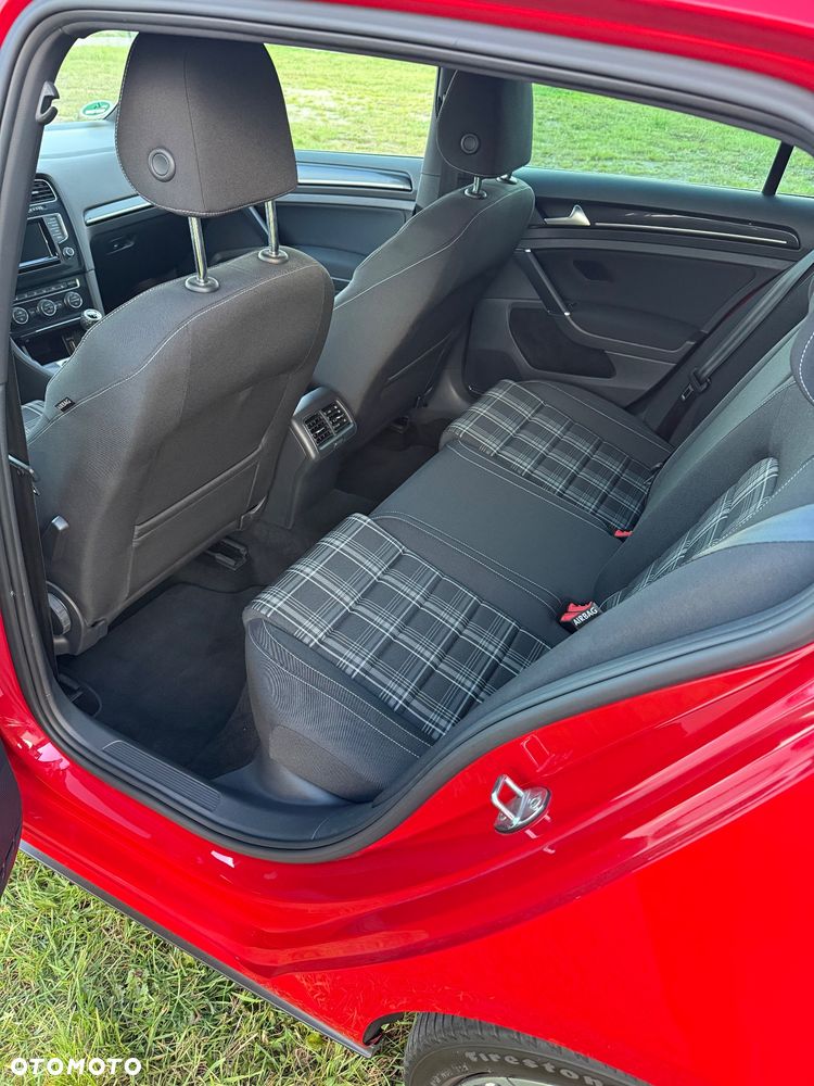 Volkswagen Golf - 26
