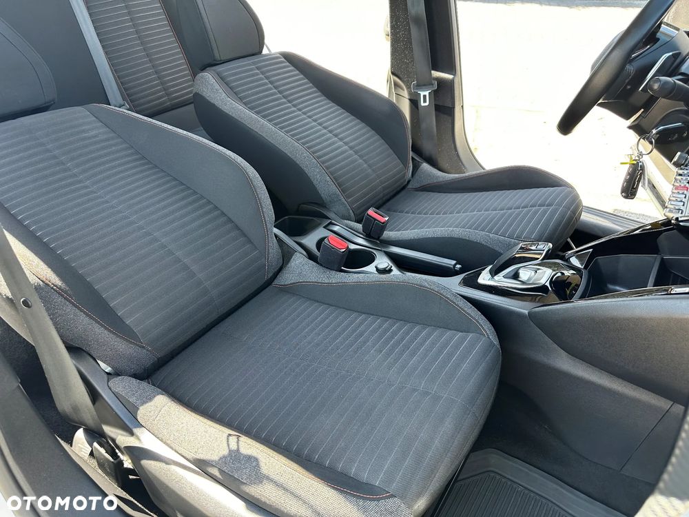 Peugeot 2008 PureTech 130 EAT8 Allure - 22