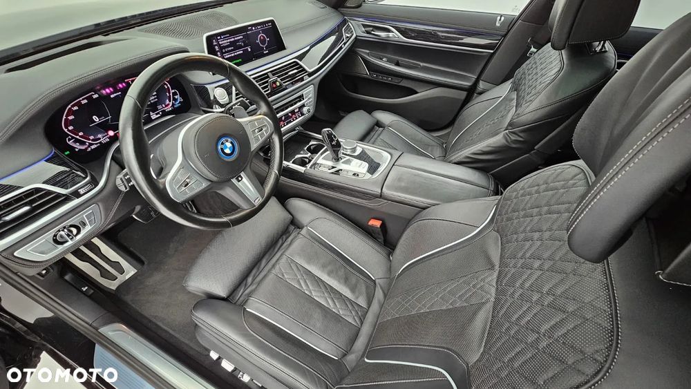 BMW Seria 7 745e - 22