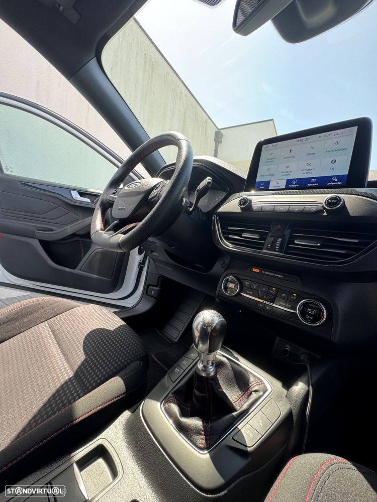 Ford Focus 1.0 EcoBoost MHEV ST-Line - 35