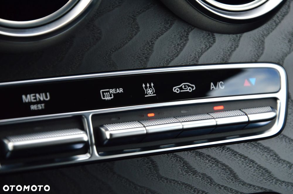 Mercedes-Benz GLC 300 e 4-Matic - 28