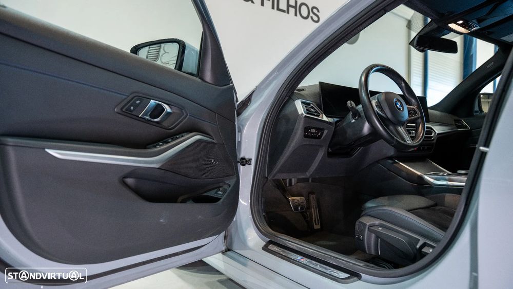 BMW 320 d Touring Pack Desportivo M Auto - 15