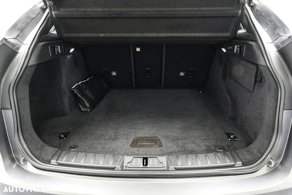 Jaguar F-Pace 20d AWD Pure - 32