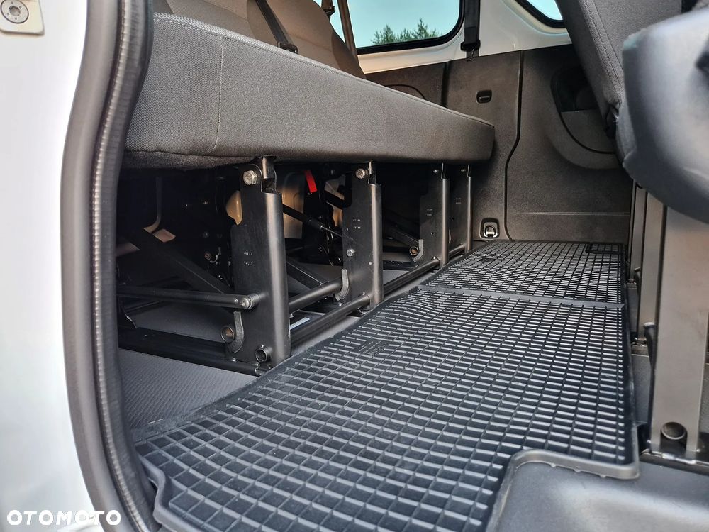 Renault Trafic 2.0 dCi - 26