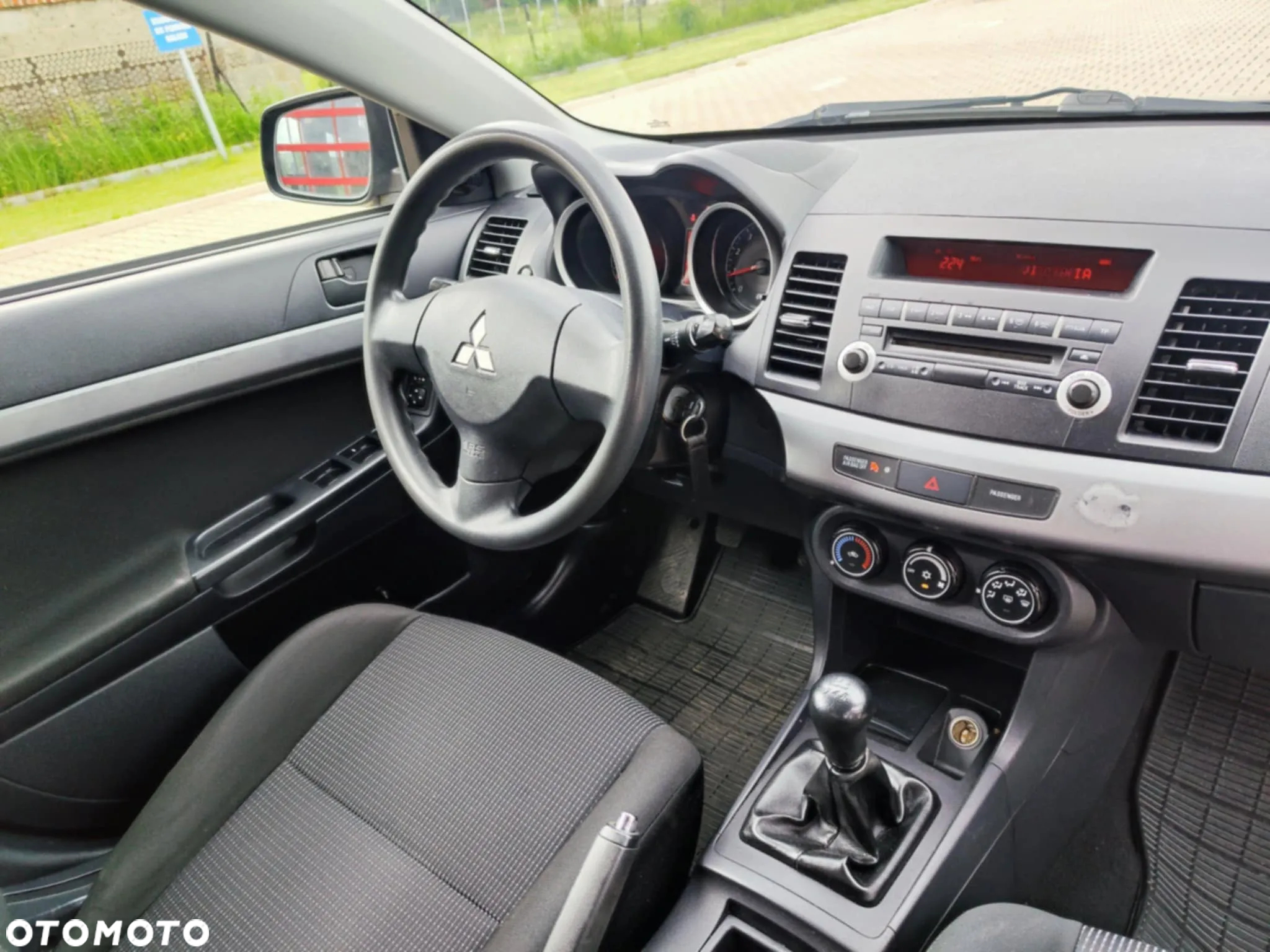 Mitsubishi Lancer 1.5 Inform - 12