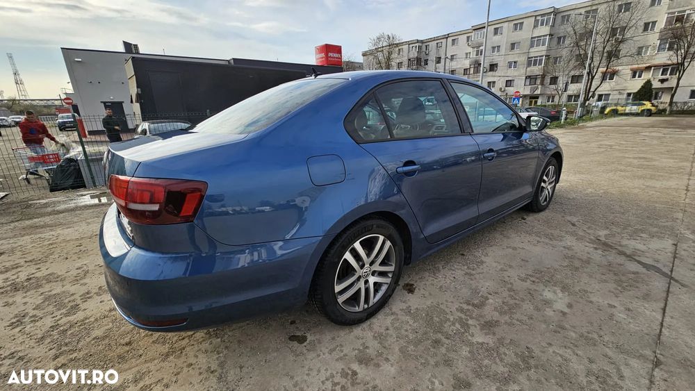 Volkswagen Jetta - 7