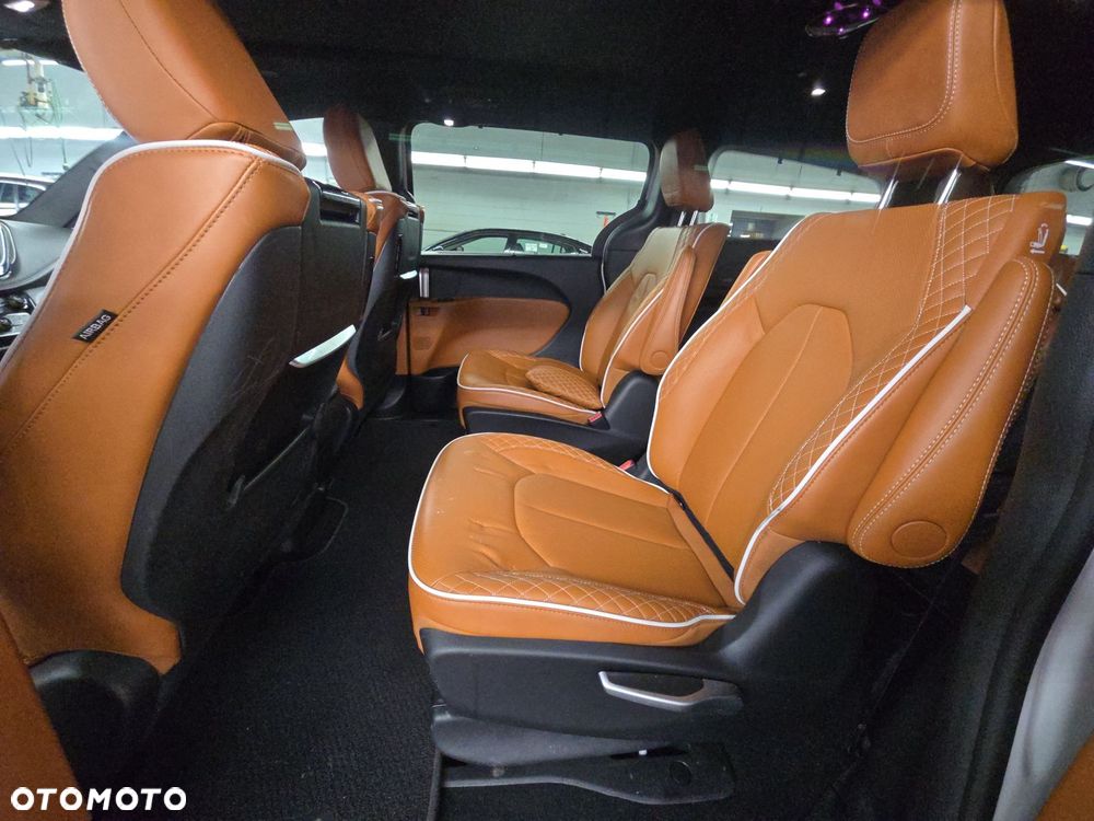 Chrysler Pacifica - 13