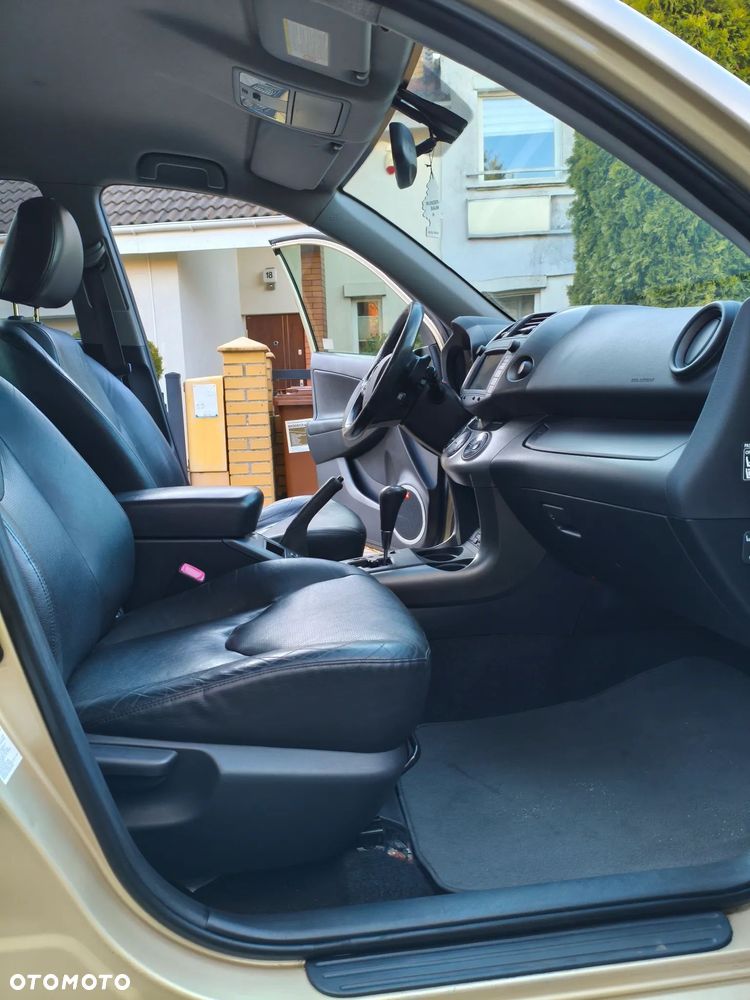 Toyota RAV4 - 9