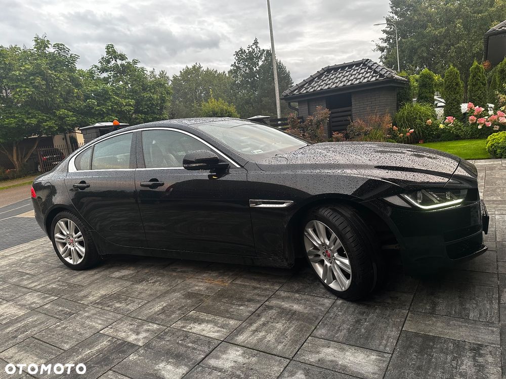 Jaguar XE 2.0 T Prestige - 2