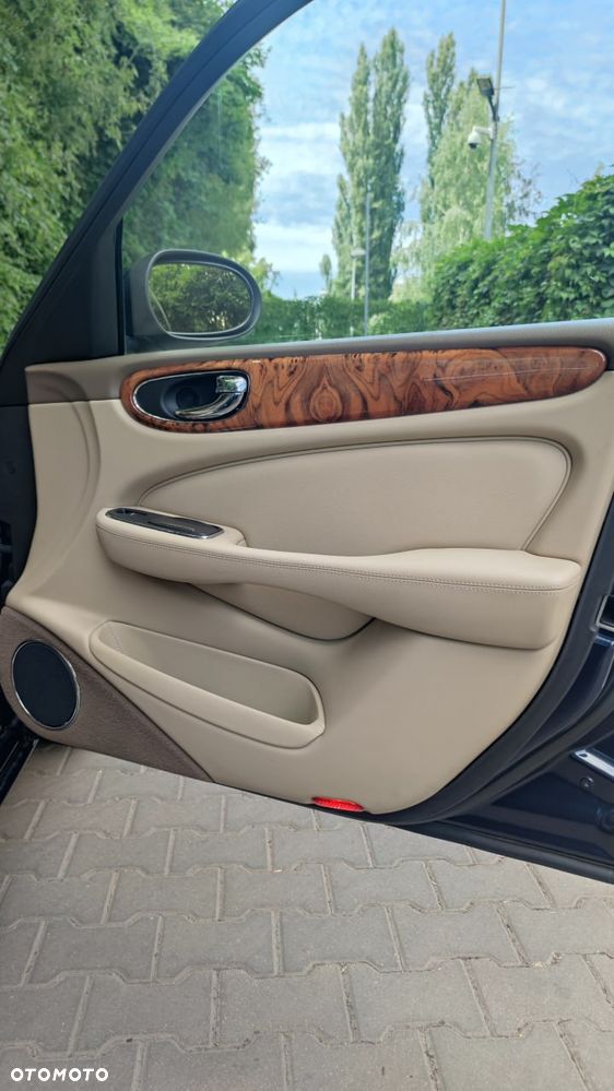 Jaguar XJ - 7