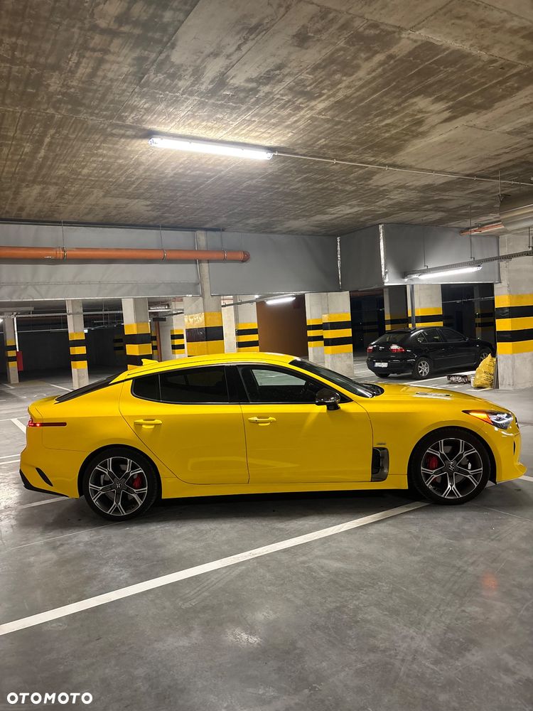 Kia Stinger - 10