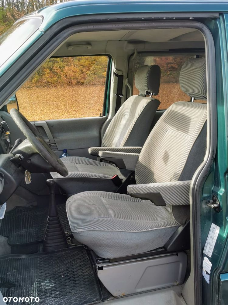 Volkswagen Caravelle Basis / CL - 17