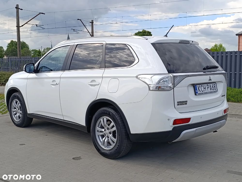 Mitsubishi Outlander 2.0 Intense + Navi 4WD CVT - 4