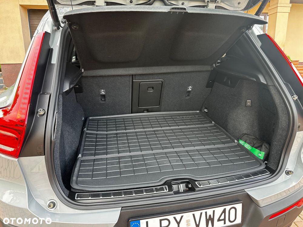 Volvo XC 40 T2 Plus Dark - 24