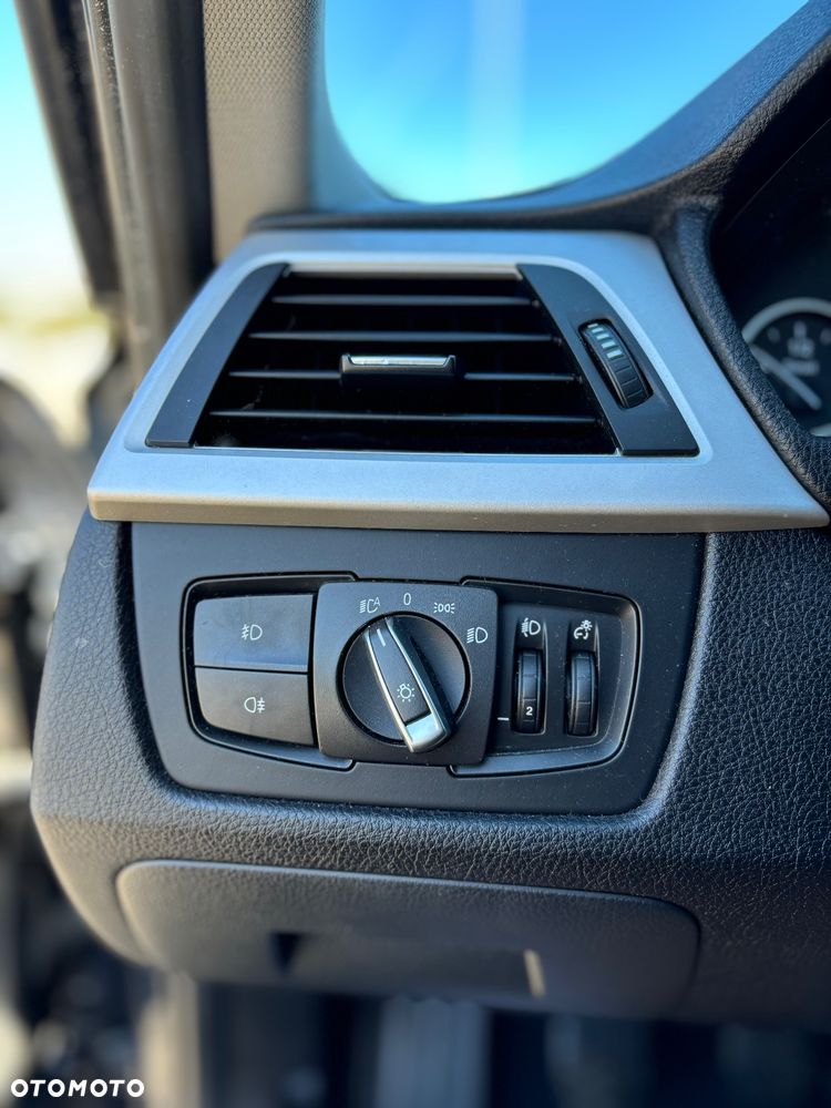 BMW Seria 3 318d Luxury Line - 11