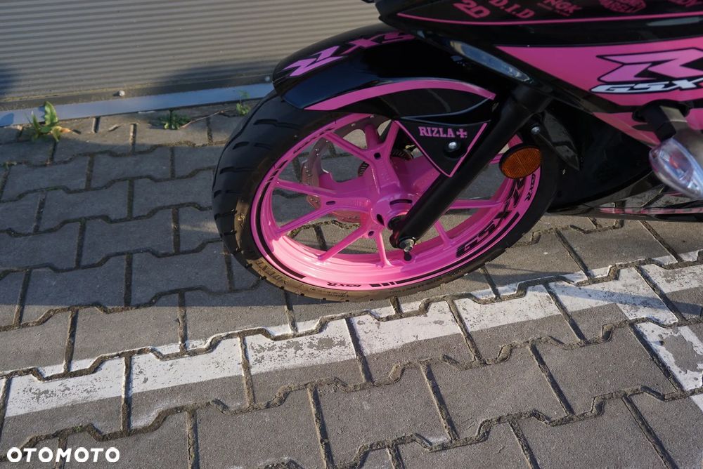 Suzuki GSX - 17