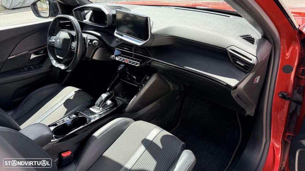 Peugeot 2008 PureTech 130 EAT8 GT - 20