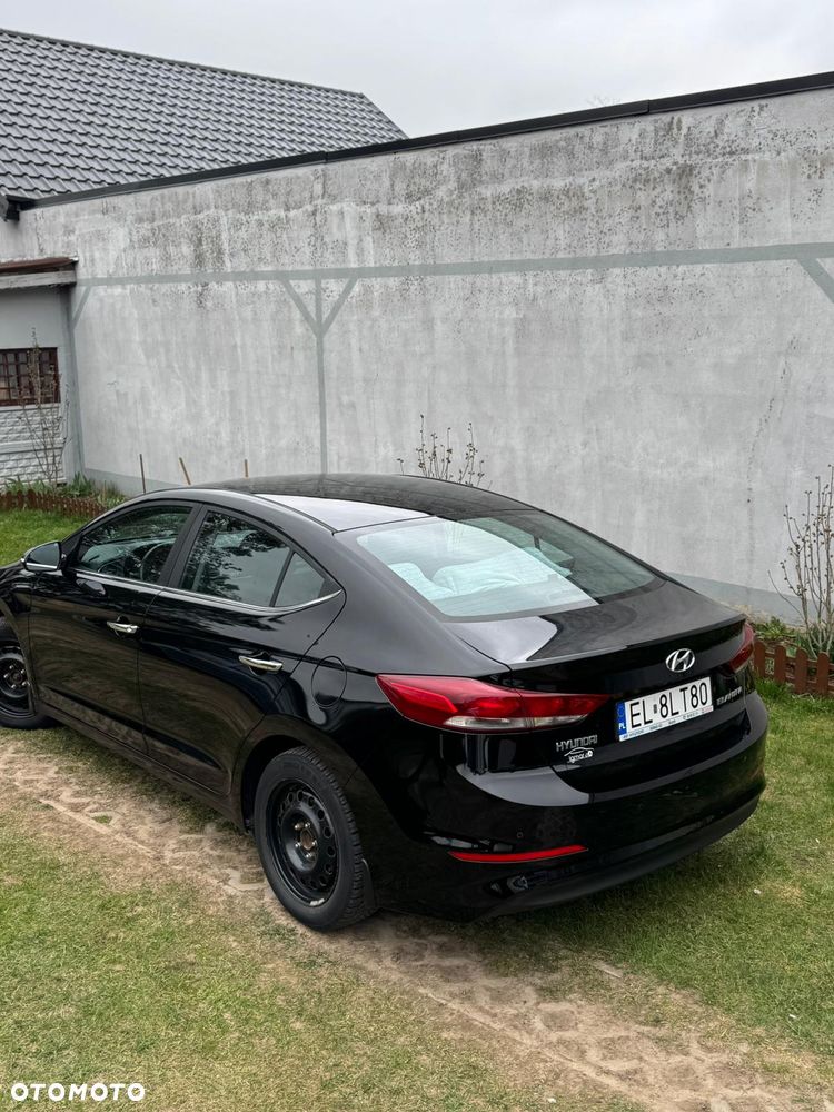 Hyundai Elantra 1.6 Comfort - 36