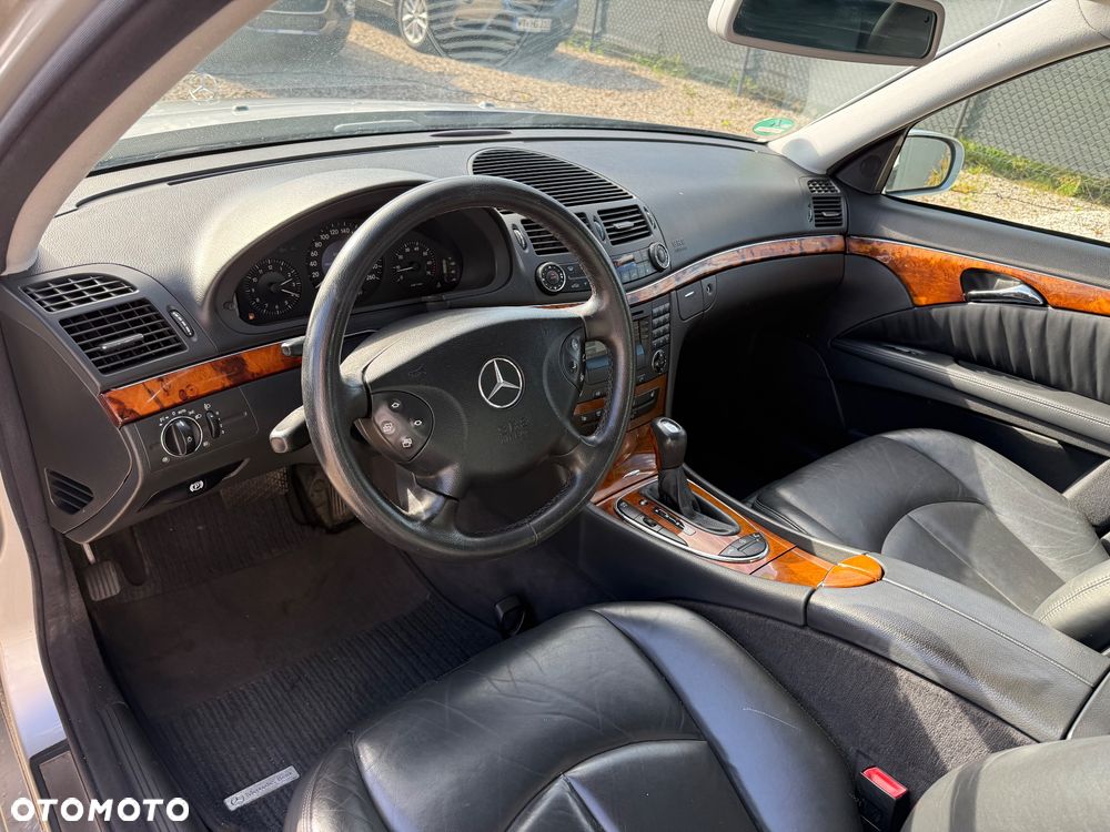 Mercedes-Benz Klasa E 500 7G-TRONIC Elegance - 18