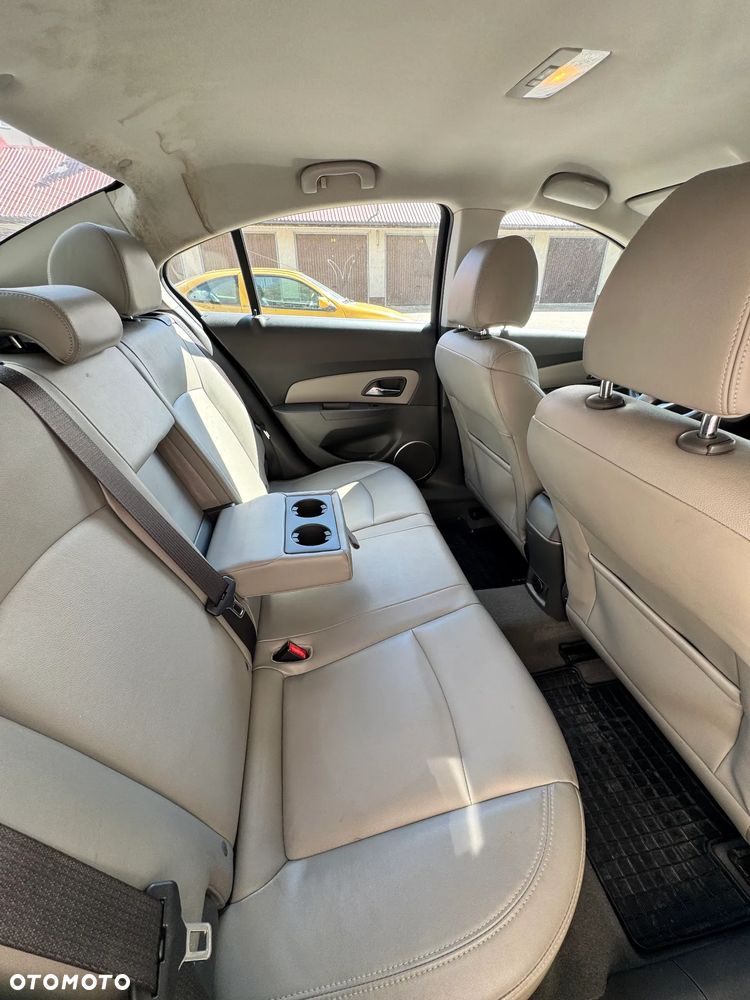 Chevrolet Cruze 1.8 LT - 11
