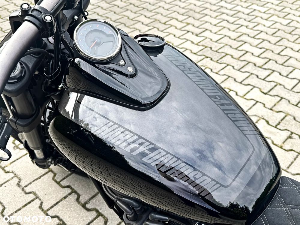 Harley-Davidson Softail Fat Bob - 30