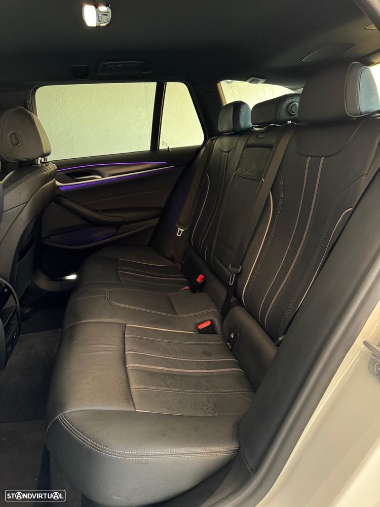 BMW 530 e Pack Desportivo M - 12