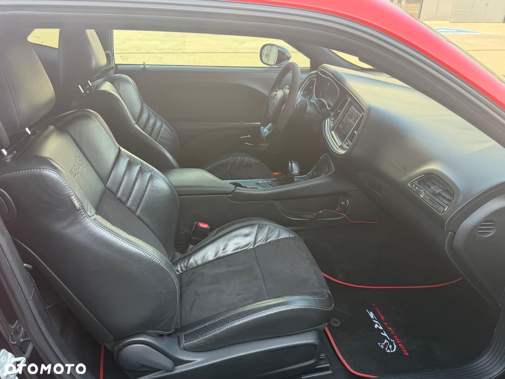 Dodge Challenger - 24