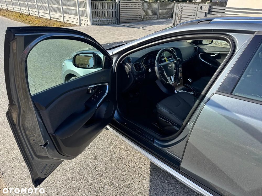 Volvo V40 Cross Country D3 Momentum - 9