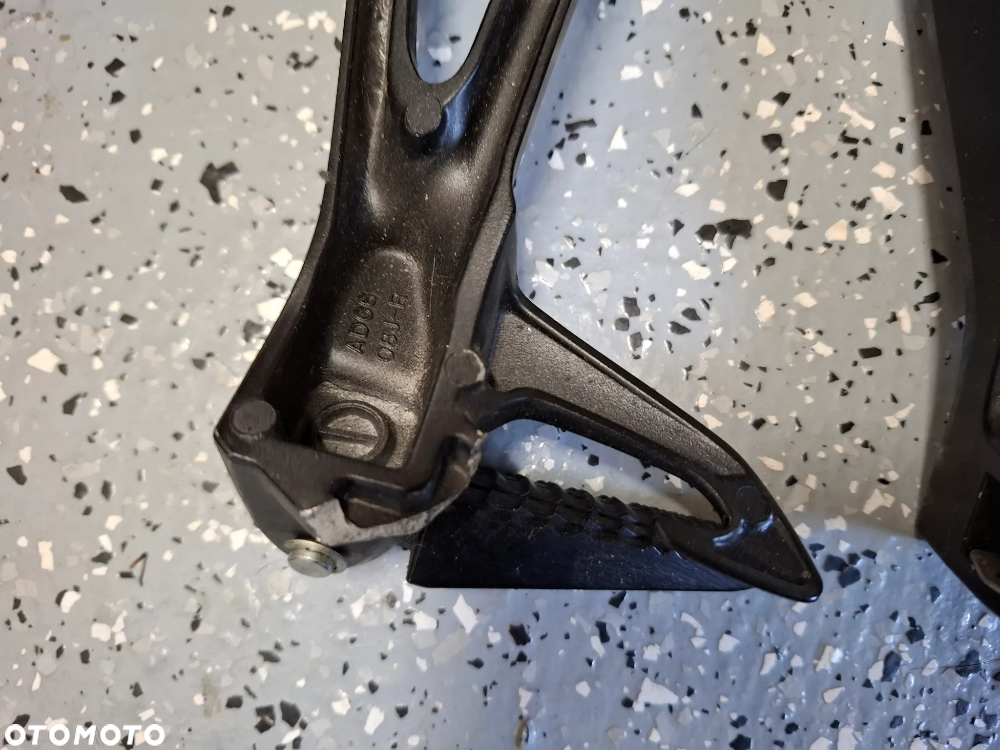 Suzuki GSXS 750 set podnóżek pasażera kierowcy - 5