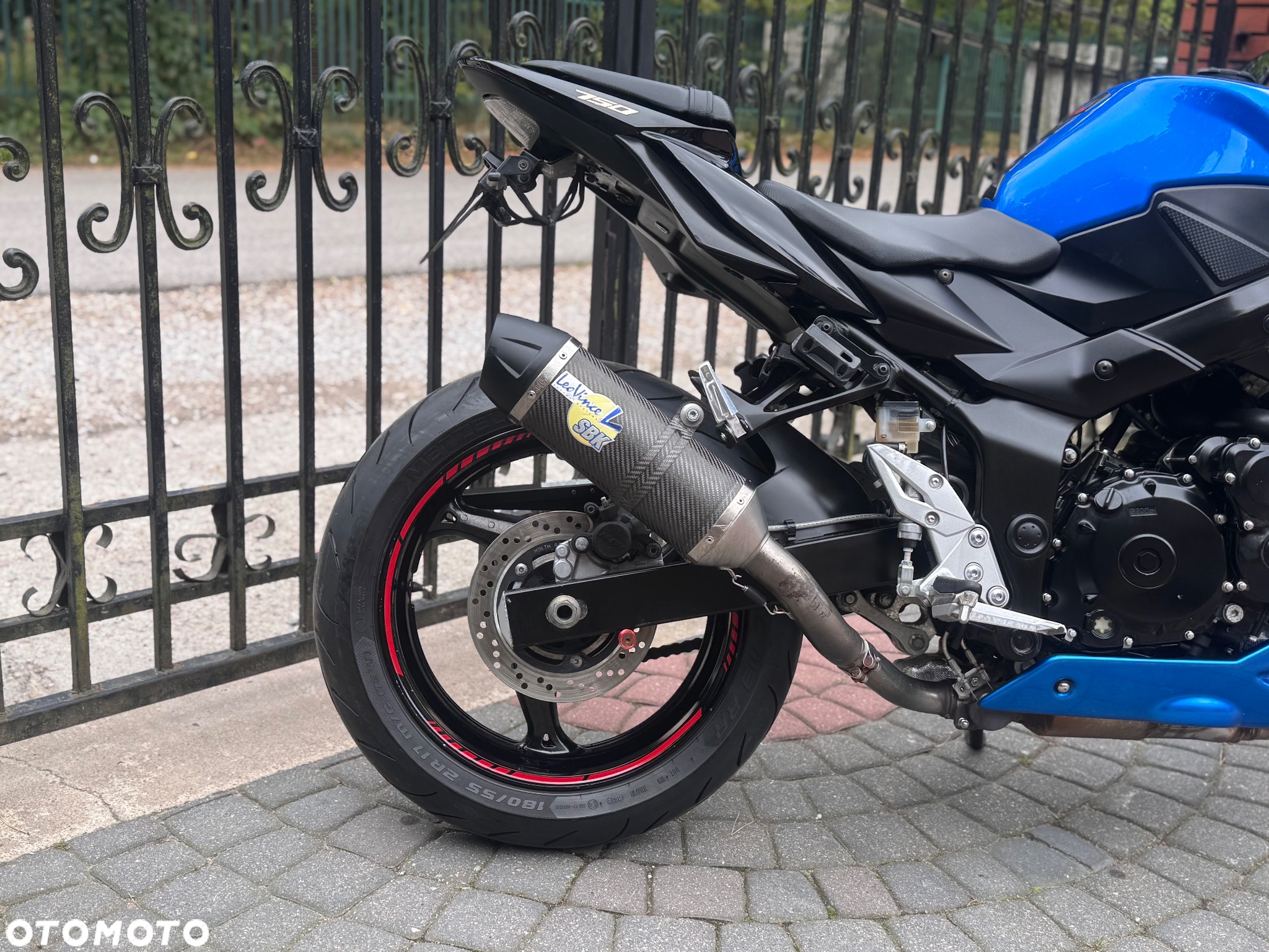 Suzuki GSR - 9