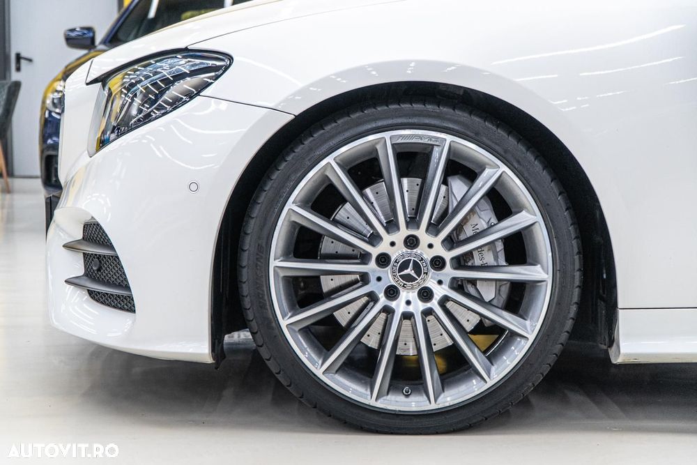 Mercedes-Benz E 300 Coupe Aut. - 40