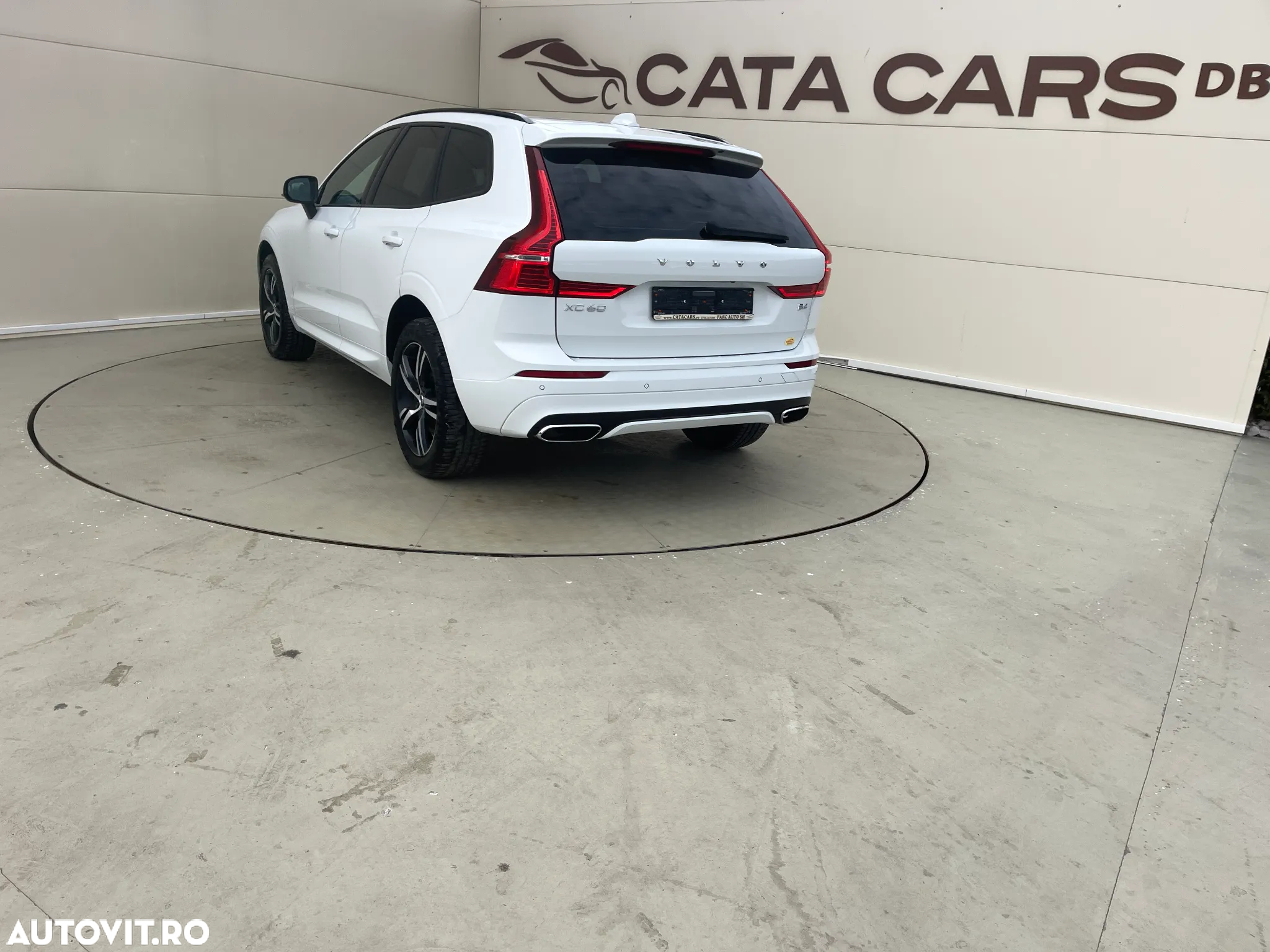 Volvo XC 60 B4 MHEV R-Design - 10