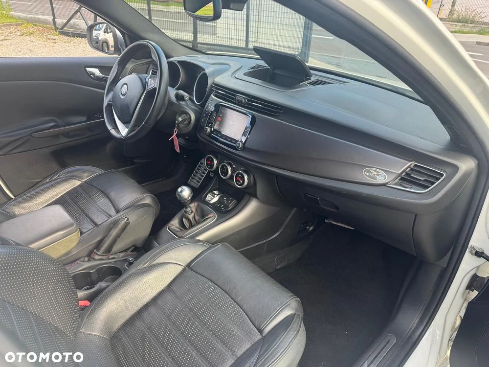Alfa Romeo Giulietta 2.0 JTDM Distinctive EU6 - 13
