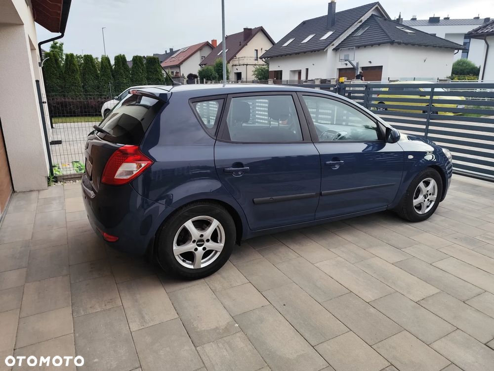 Kia Ceed 1.6 L - 9