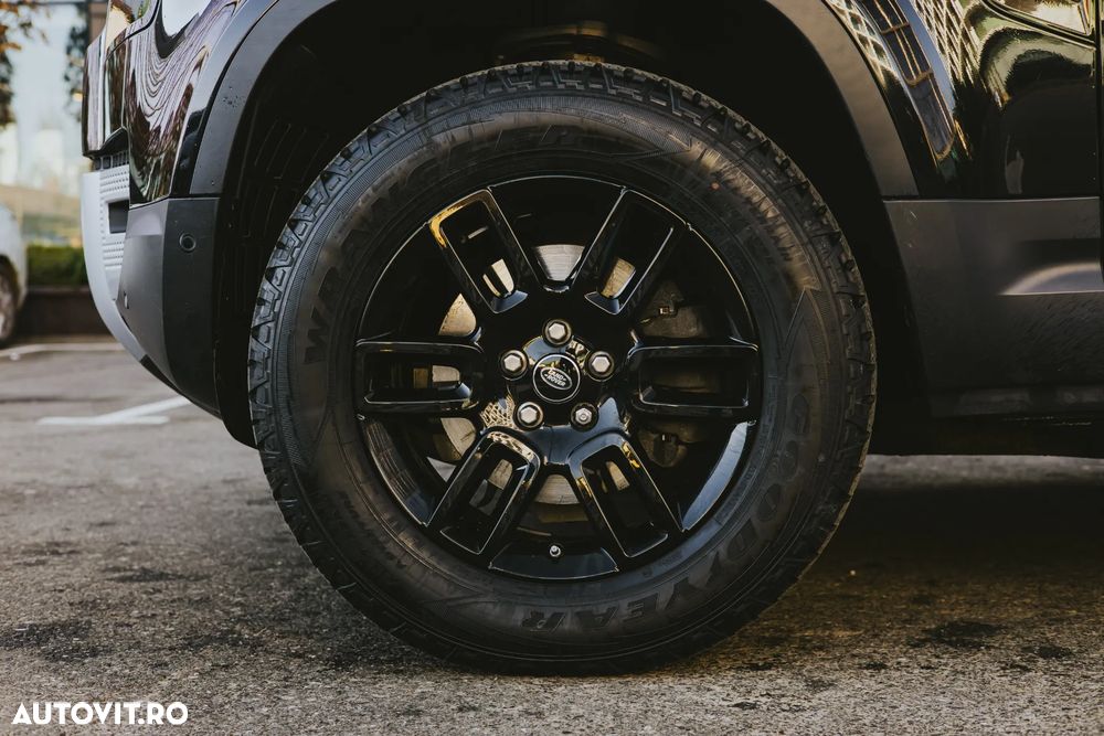 Land Rover Defender 110 2.0L D240 SE - 6