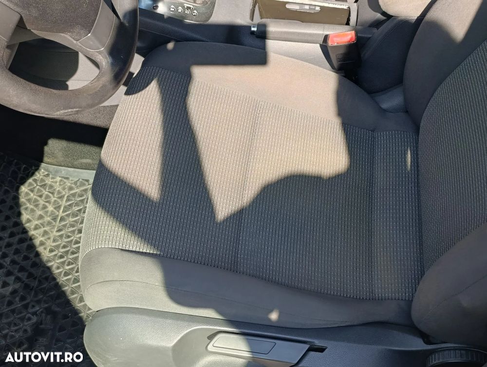 Volkswagen Golf 1.9 TDI DPF DSG Individual - 14