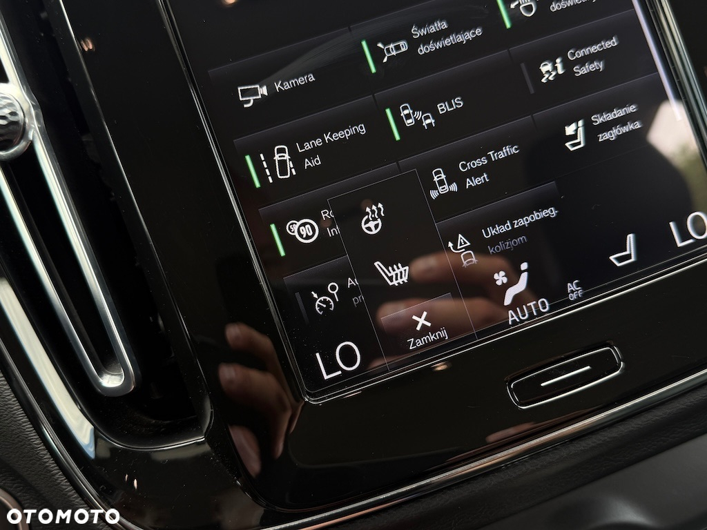 Volvo XC 40 T3 Momentum Pro - 32